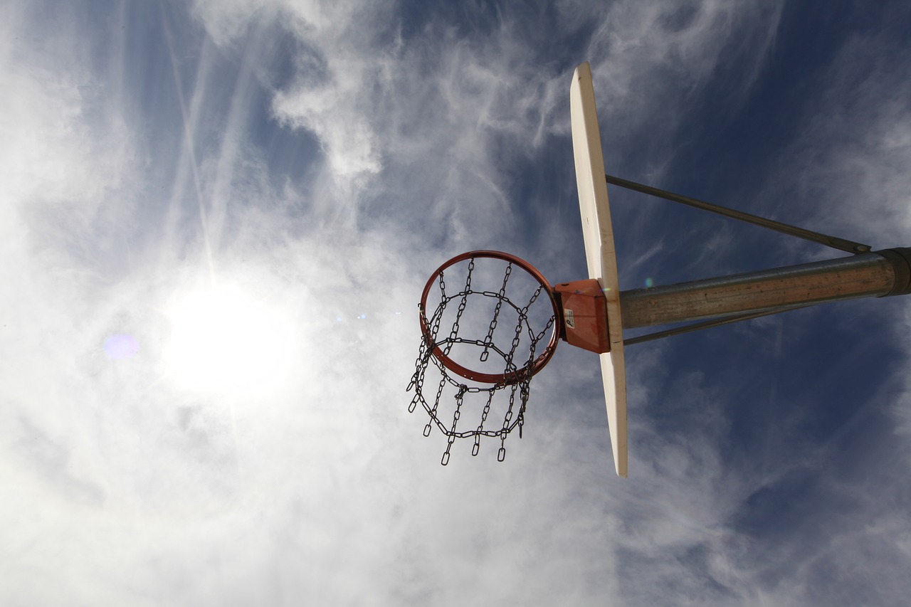 NBA2K手机版，轻松上手，玩转篮球巨星战场